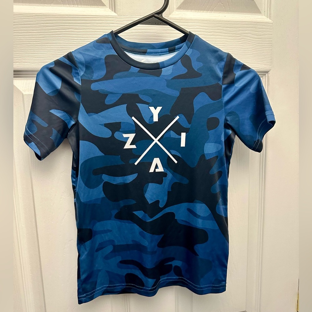 Kids Zyia Camo X T-Shirt. Size XS or 6-7